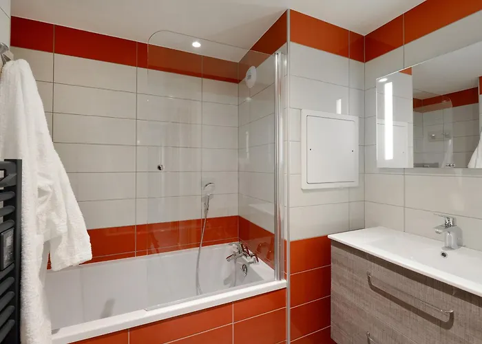 Apartament Renove Pres Des Pistes Avec Espace Bien-etre Et Parking - Fr-1-181-1115 *